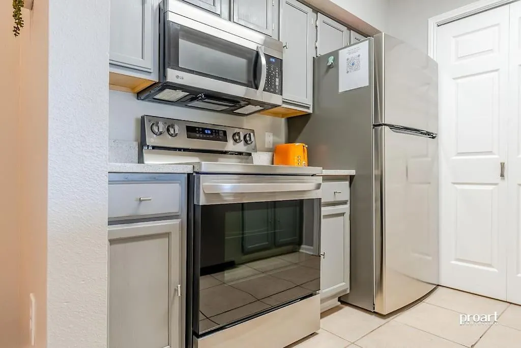 Hidden Gem - Pool Access, Walk To Beach Destin Apartment