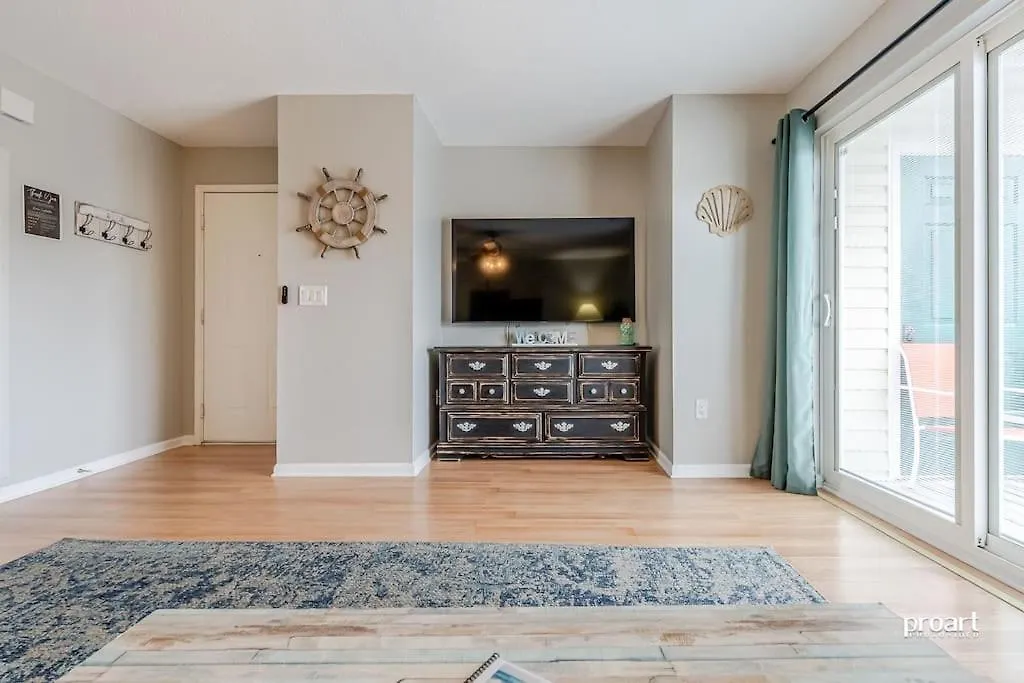 Apartment Hidden Gem - Pool Access, Walk To Beach Destin