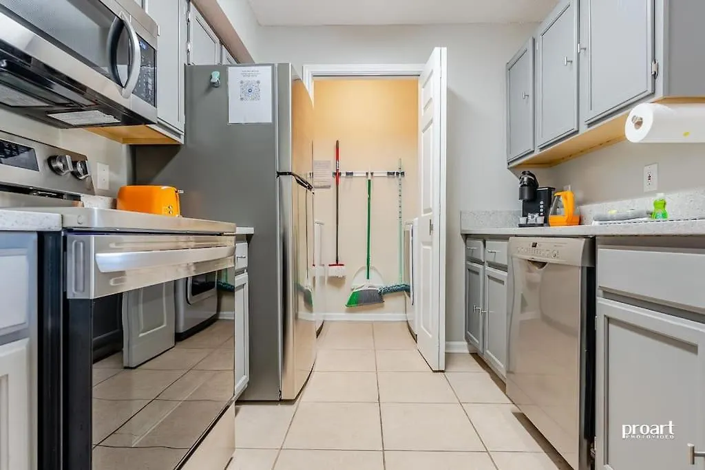 Apartment Hidden Gem - Pool Access, Walk To Beach Destin