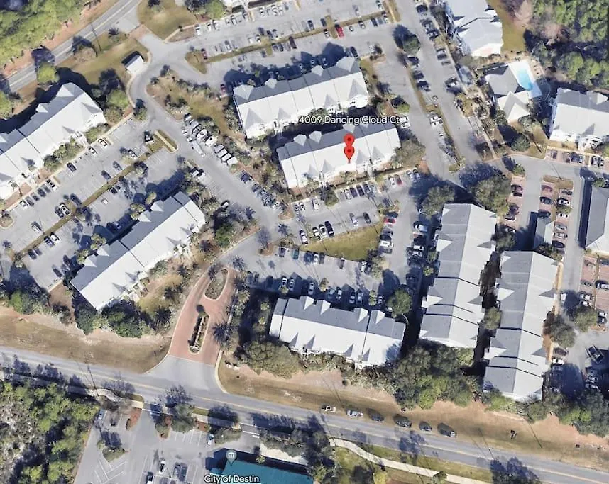 Apartment Hidden Gem - Pool Access, Walk To Beach Destin