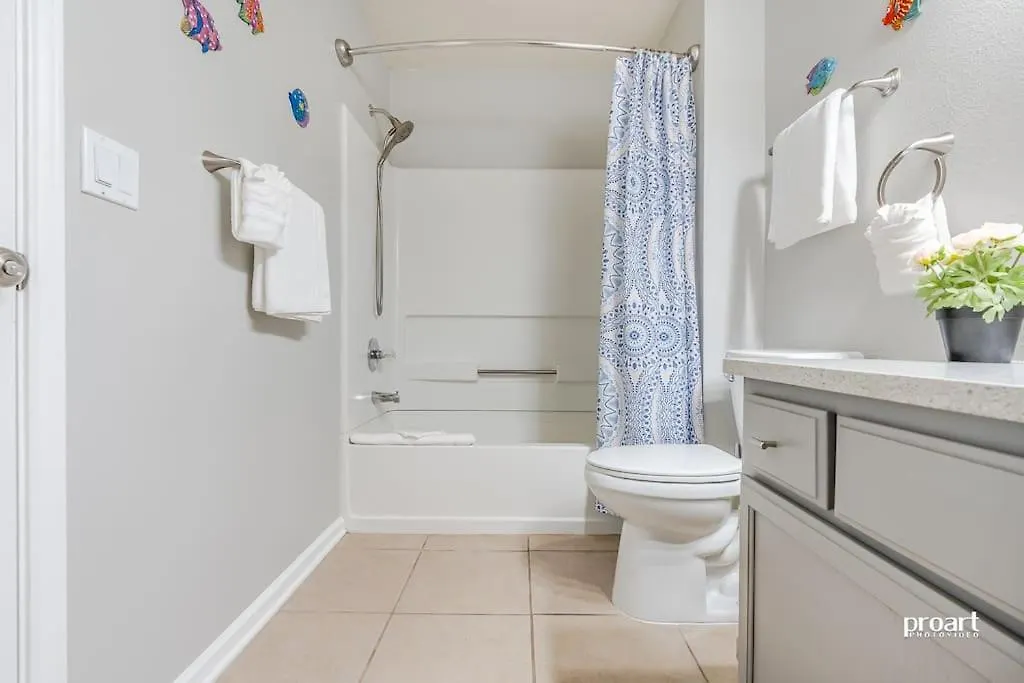 Apartment Hidden Gem - Pool Access, Walk To Beach Destin
