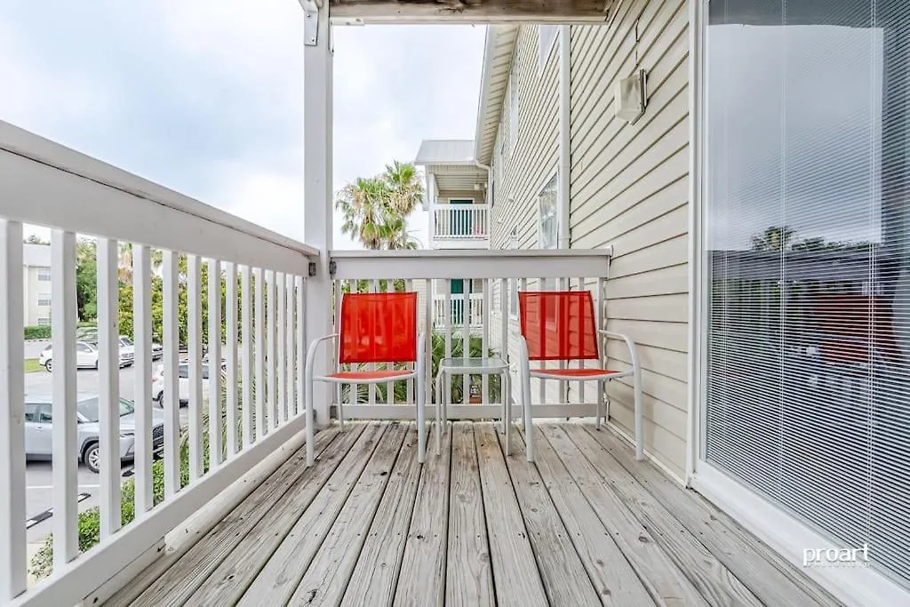 Hidden Gem - Pool Access, Walk To Beach Destin