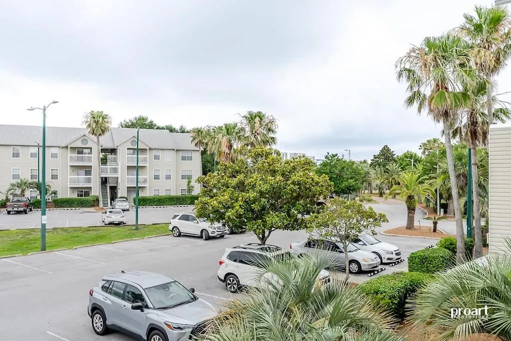 Hidden Gem - Pool Access, Walk To Beach Destin Apartment